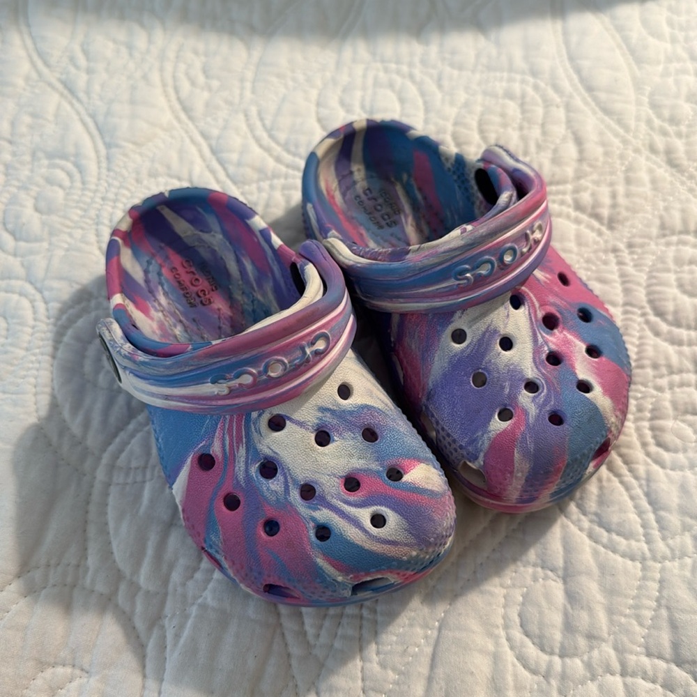 Toddler crocs